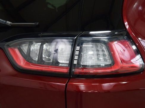 Used 2019 Jeep Cherokee Altitude image 17