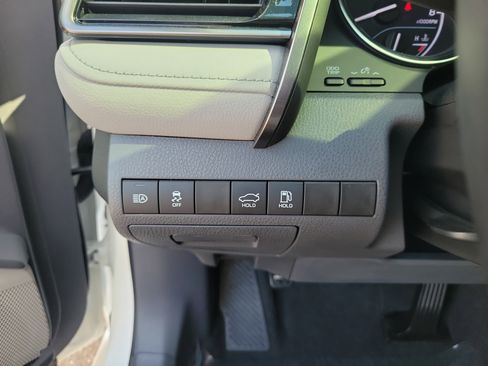 Used 2020 Toyota Camry SE image 29