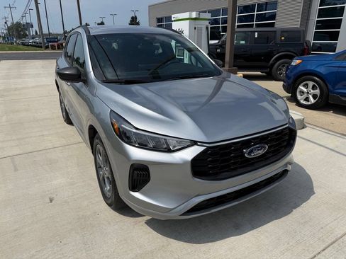 Used 2023 Ford Escape ST-Line w/ Tech Pack #1 AWD/4WD image 3