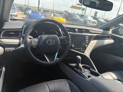 Used 2020 Toyota Camry XLE FWD image 12