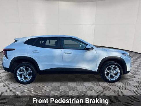 Certified 2024 Chevrolet Trax LS w/ LS Convenience Package FWD image 7