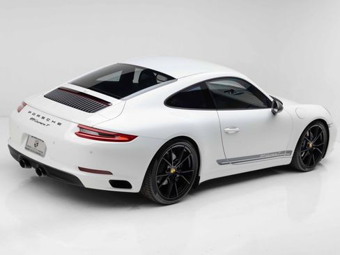 Used 2018 Porsche 911 Carrera T RWD image 3