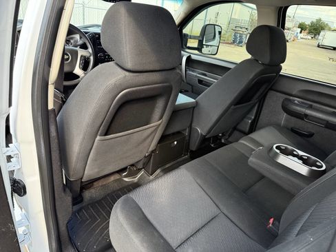 Used 2014 Chevrolet Silverado 2500 LT w/ Interior Plus Package image 11