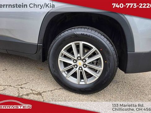 Used 2023 Chevrolet Traverse LT FWD image 26