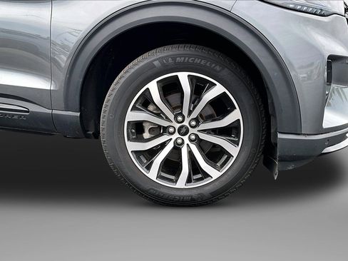 Used 2025 Ford Explorer ST-Line AWD/4WD image 2