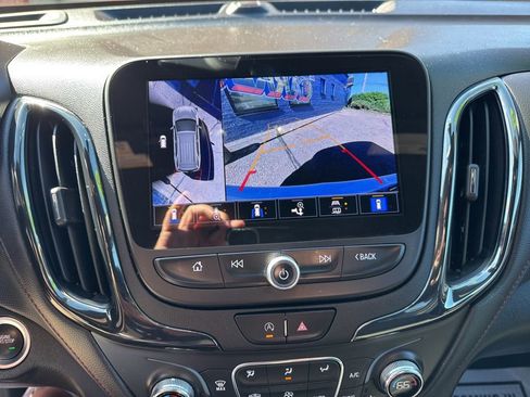 Used 2023 Chevrolet Equinox RS FWD image 24