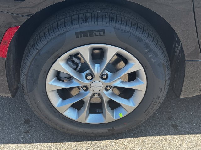 New 2027 Chrysler Pacifica Select w/ Family Tech Group AWD/4WD image 12