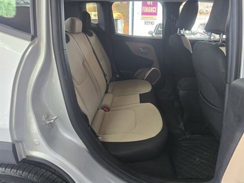 Used 2015 Jeep Renegade Latitude FWD image 16