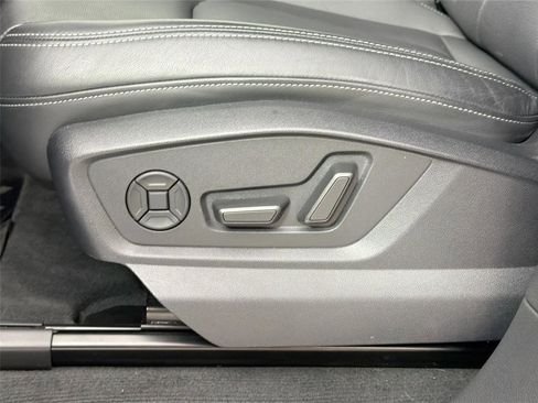 Used 2022 Audi Q8 Premium Plus AWD/4WD image 19