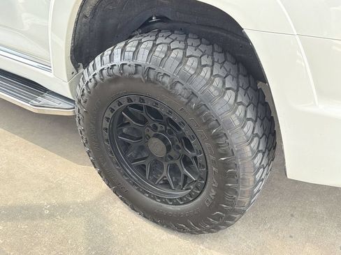 Used 2022 Toyota 4Runner Limited AWD/4WD image 5