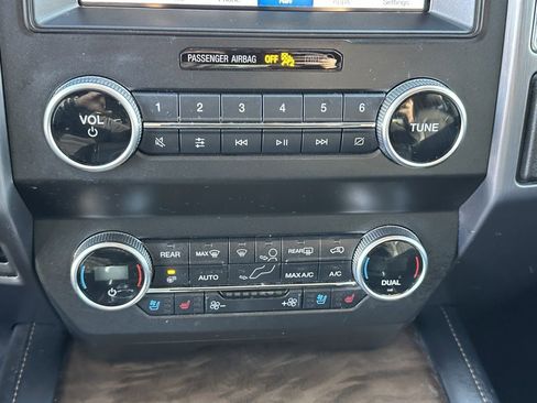 Used 2019 Ford Expedition Platinum image 30