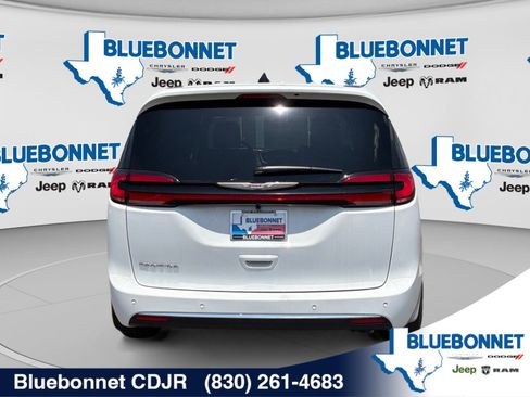 New 2026 Chrysler Pacifica Select FWD image 6