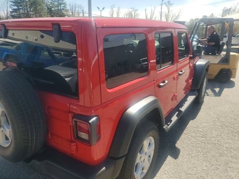 Used 2022 Jeep Wrangler Unlimited Sport w/ Sun And Sound Package image 6