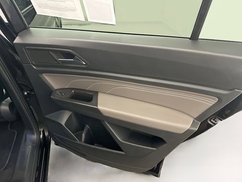 Used 2023 Volkswagen Atlas Cross Sport SE w/ Black Wheel Package AWD/4WD image 31