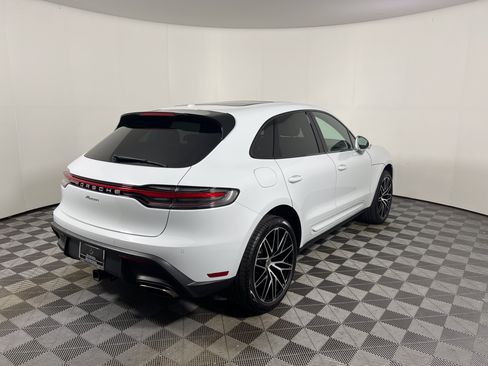 Certified 2025 Porsche Macan AWD/4WD image 7