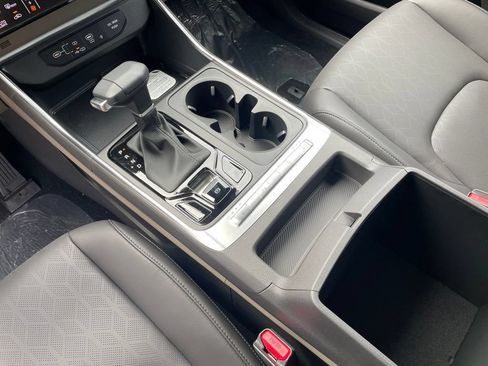 New 2027 Kia Carnival EX FWD image 9
