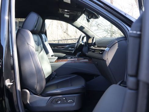 Used 2024 Cadillac Escalade ESV Luxury image 43