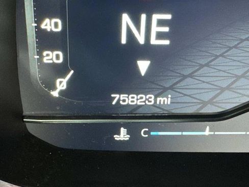 Used 2022 GMC Yukon XL SLT image 30