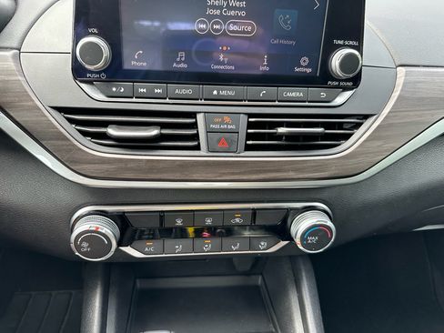 Used 2025 Nissan Altima 2.5 SV FWD image 14