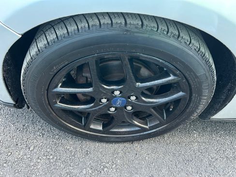 Used 2016 Ford Focus SE w/ Equipment Group 201A image 27