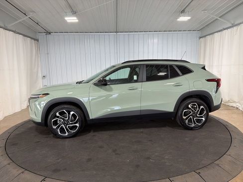 Certified 2024 Chevrolet Trax RS w/ Driver Confidence Package FWD image 2
