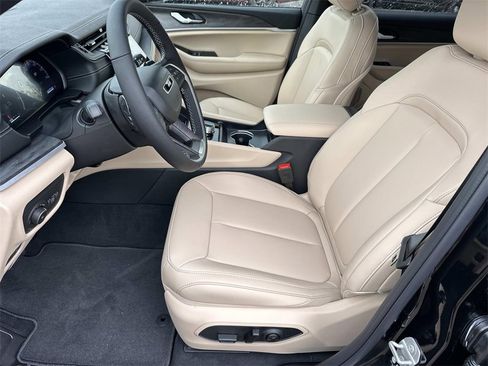 New 2025 Jeep Grand Cherokee L Limited image 14