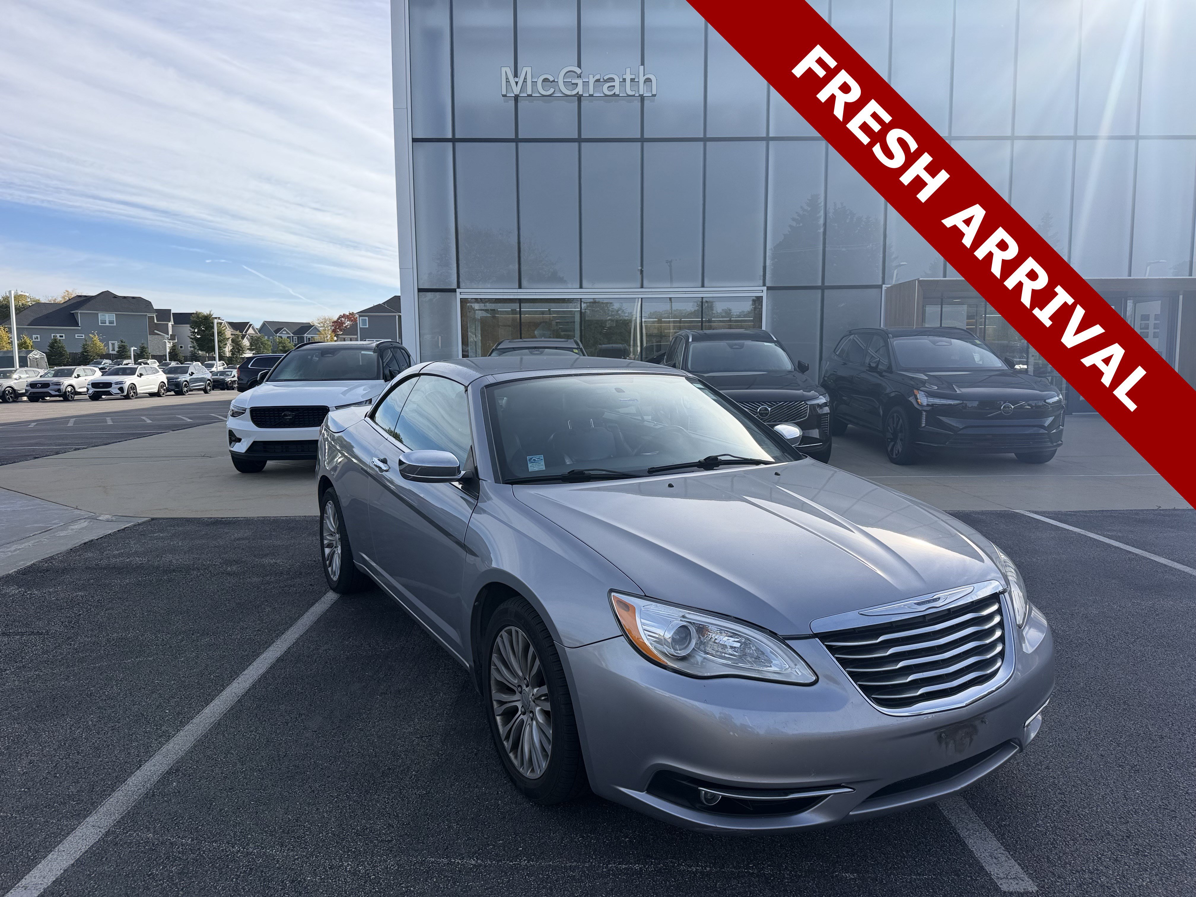 Used 2013 Chrysler 200 Limited FWD image 1