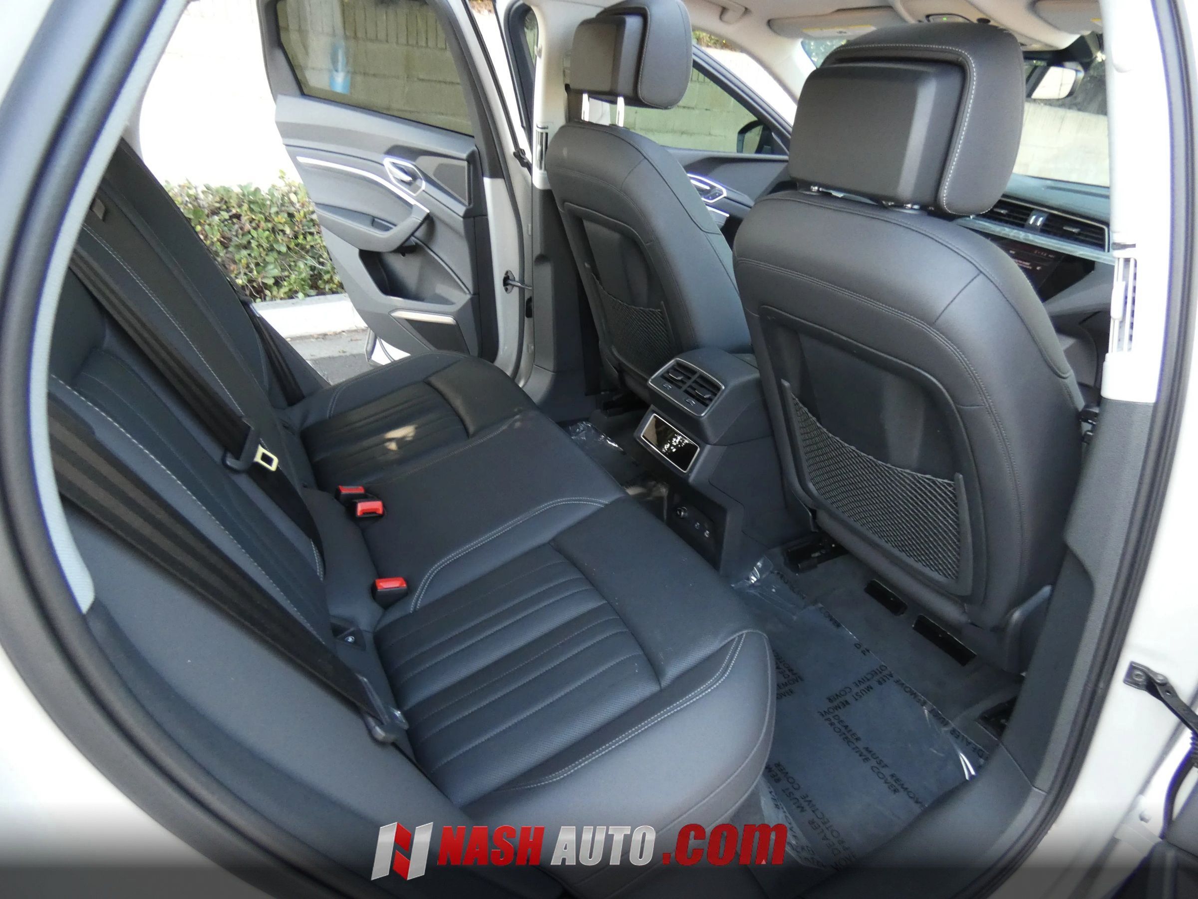 Used 2022 Audi e-tron Premium Plus w/ Premium Plus Package AWD/4WD image 25