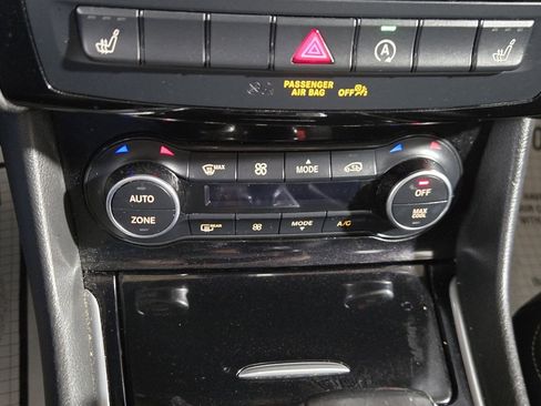 Used 2018 INFINITI QX30 AWD image 16