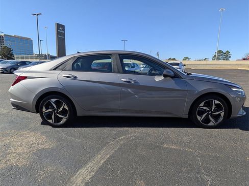 Certified 2023 Hyundai Elantra SEL w/ Convenience Package image 2