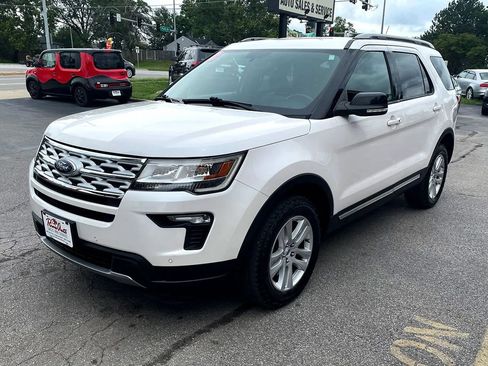 Used 2018 Ford Explorer XLT w/ Equipment Group 202A AWD/4WD image 2