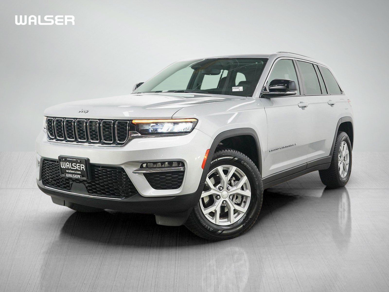 Used 2023 Jeep Grand Cherokee Limited AWD/4WD image 1