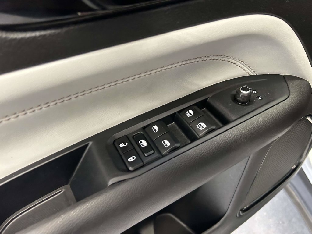 Used 2025 Jeep Compass Limited AWD/4WD image 17