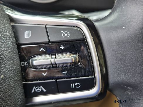 Certified 2023 Kia Carnival LX FWD image 25