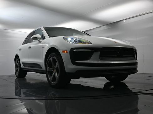 Used 2025 Porsche Macan image 55
