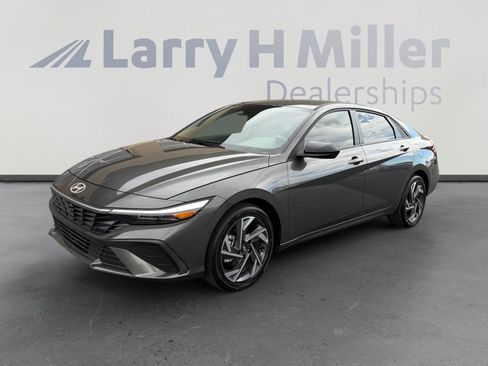 Used 2025 Hyundai Elantra SEL FWD image 1