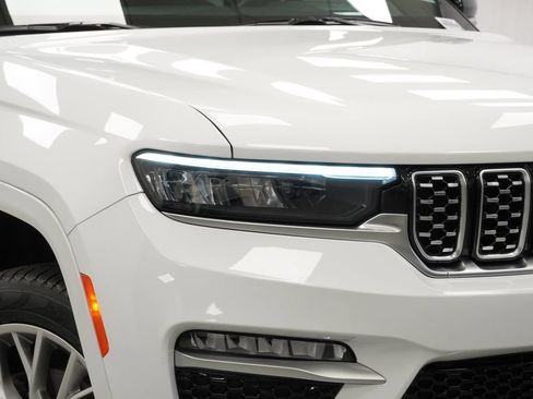 Certified 2022 Jeep Grand Cherokee Summit w/ Adv Protech Group IV AWD/4WD image 5