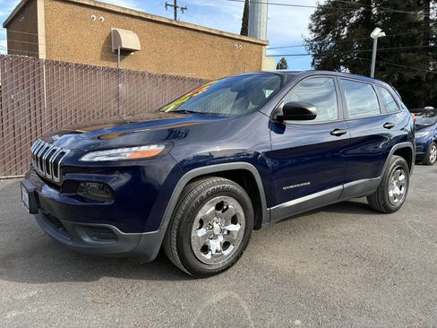 Used 2015 Jeep Cherokee Sport image 1