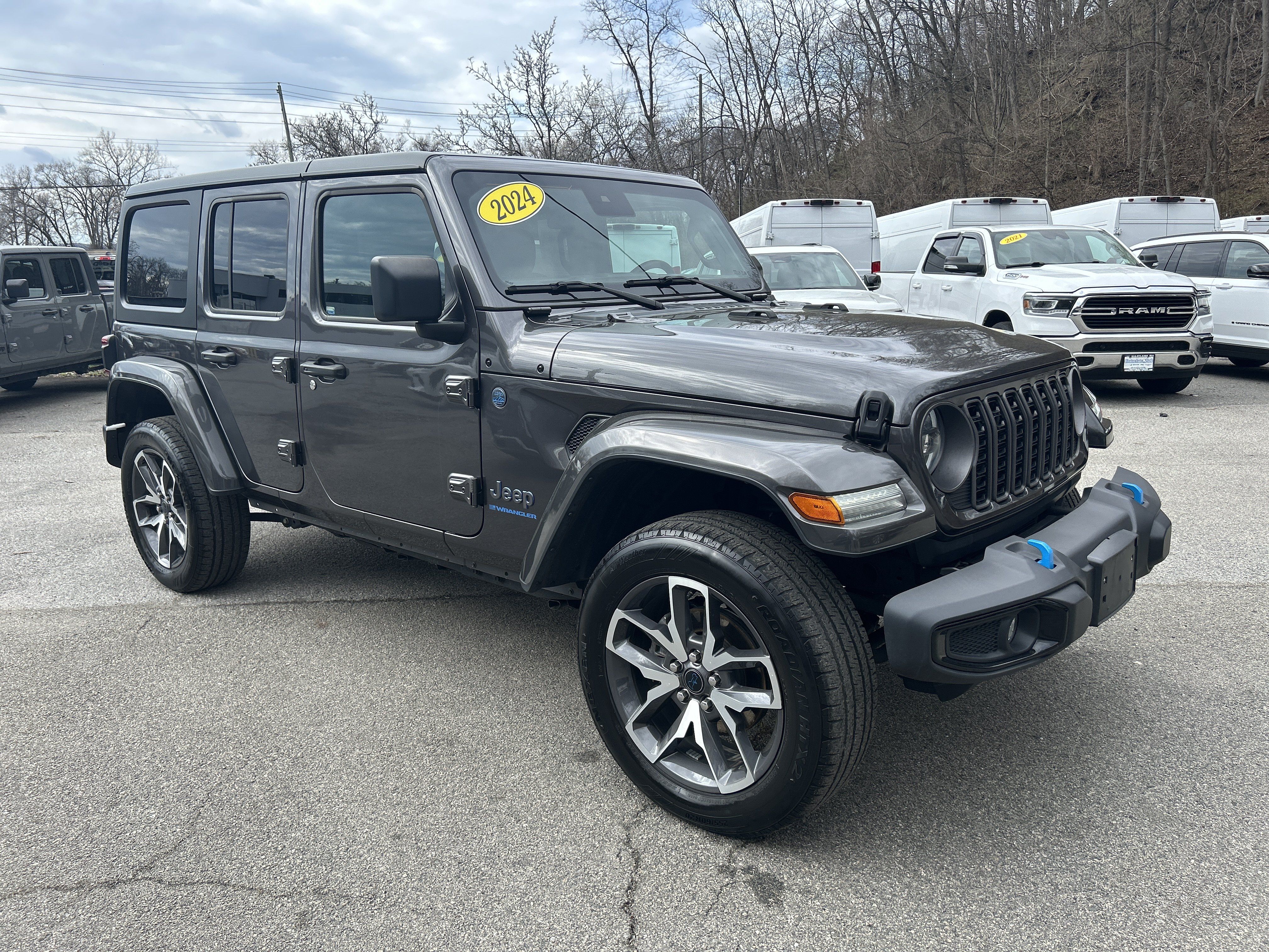 Used 2024 Jeep Wrangler Sport S w/ Convenience Group AWD/4WD image 4