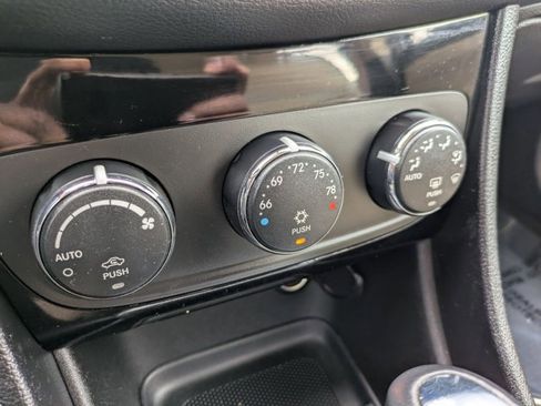 Used 2013 Chrysler 200 Limited FWD image 13