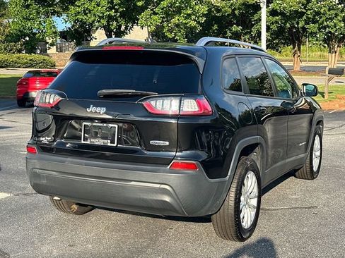 Used 2021 Jeep Cherokee Latitude FWD image 3