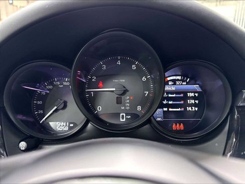 Used 2025 Porsche Macan AWD/4WD image 23