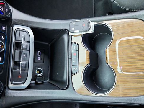 Used 2020 GMC Acadia SLE FWD image 31