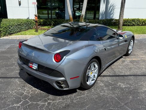 Used 2010 Ferrari California RWD image 8