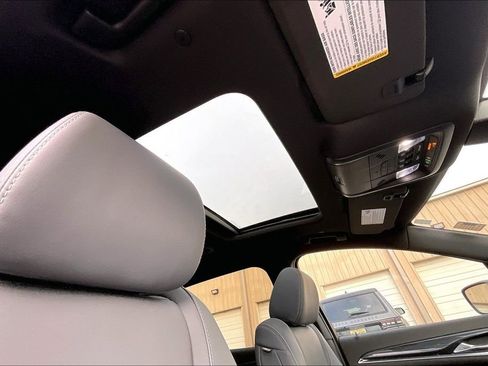 Used 2023 Buick Enclave Essence w/ Experience Buick Package image 21