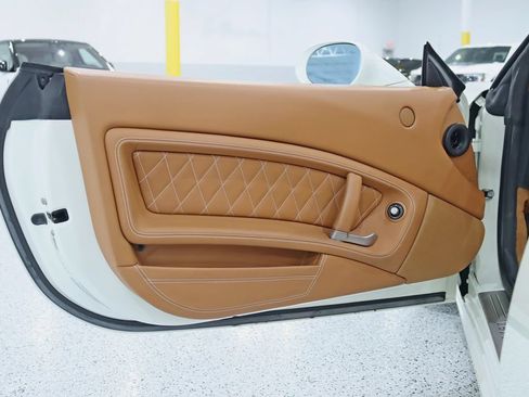 Used 2011 Ferrari California RWD image 32