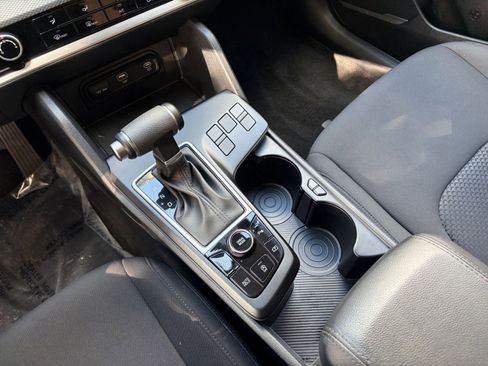 Used 2025 Kia Sportage LX image 35