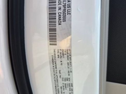 Used 2023 Chrysler Pacifica Touring-L FWD image 21