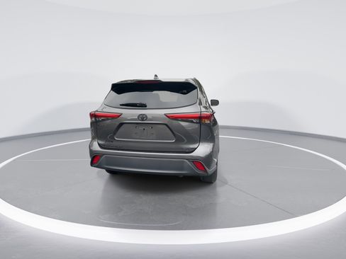Used 2022 Toyota Highlander XLE image 8