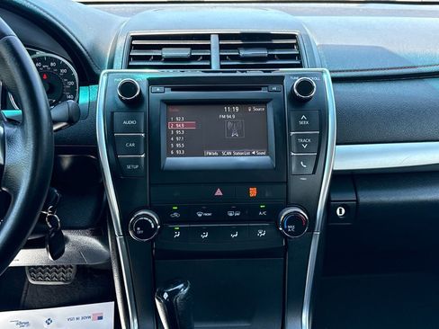 Used 2015 Toyota Camry SE FWD image 18